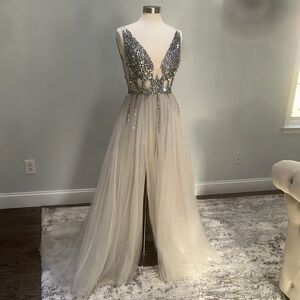 Stunning Beaded Evening Gown (Size 8/10) ✨
